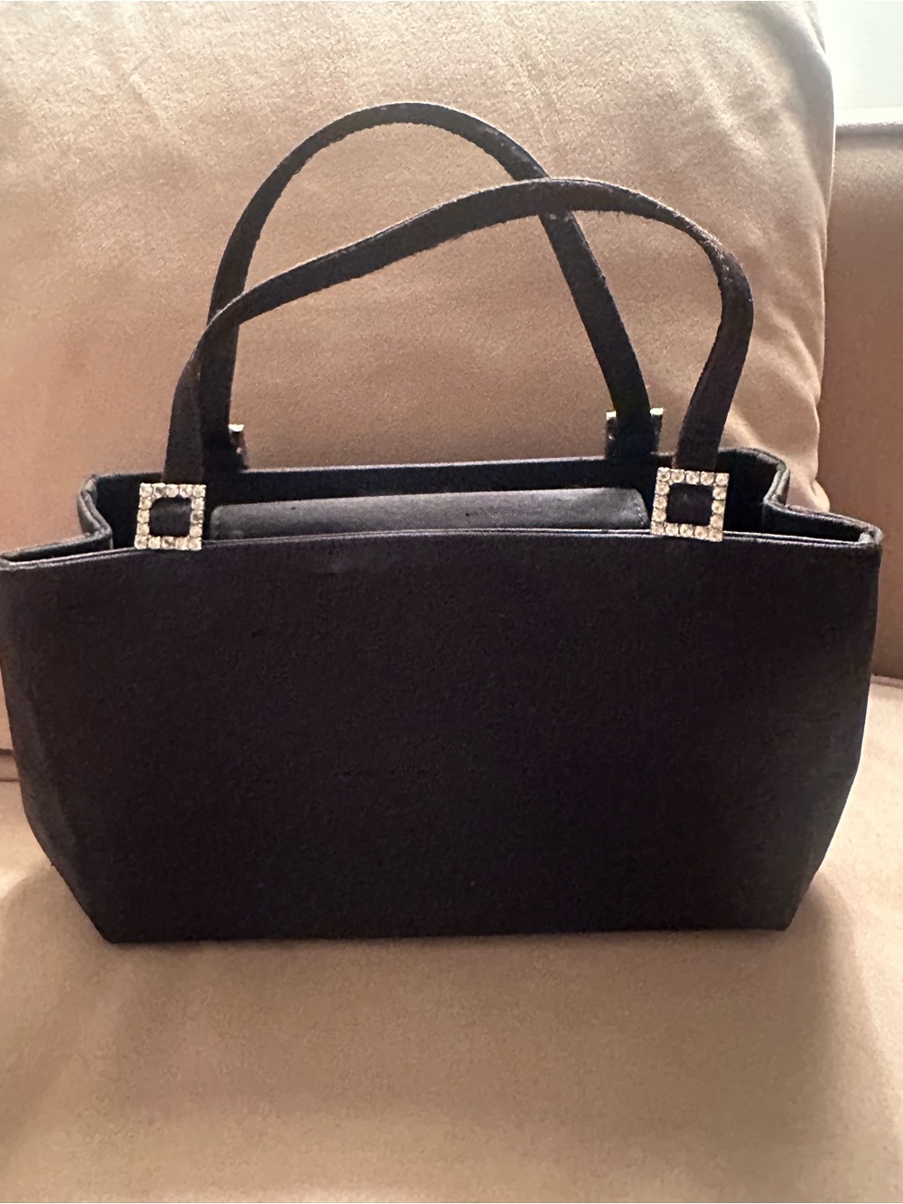 Kate Spade Elegant Black Women’s Tote Bag with Crystal Buckle Detail